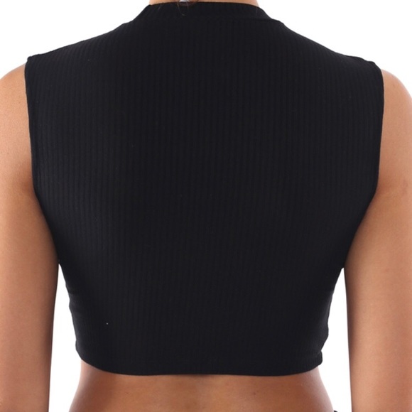 NYC Sleevless Crop Top | Black - Picture 4 of 7